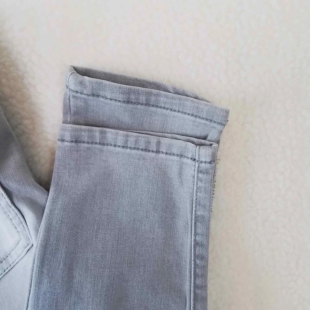 OshKosh Mid Rise Jegging‎ Girl's Size 10 in Light Wash Denim w/ Distressing